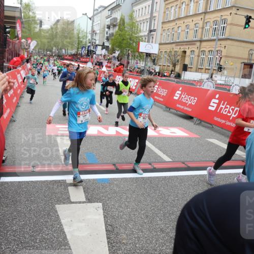 25.04.2026 - Das Zehntel Strokosch-Dieckow http://msf.ph/oto/9630458 25.04.2026 10:52:04 Ziel 5415, 5500, 5517, 5761, 6055, 6068, 6077, 6083, 6097, 6124, 6342, 6712, 6721, 6917, 6936, 6942, 6951, 7545, 7880, 7910, 7973, 8023, 8039 meine-sportfotos.de
