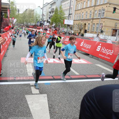 25.04.2026 - Das Zehntel Strokosch-Dieckow http://msf.ph/oto/9630469 25.04.2026 10:52:04 Ziel 5415, 5500, 5517, 5761, 6055, 6068, 6077, 6083, 6097, 6124, 6342, 6712, 6721, 6917, 6936, 6942, 6951, 7545, 7880, 7910, 7973, 8023, 8039 meine-sportfotos.de