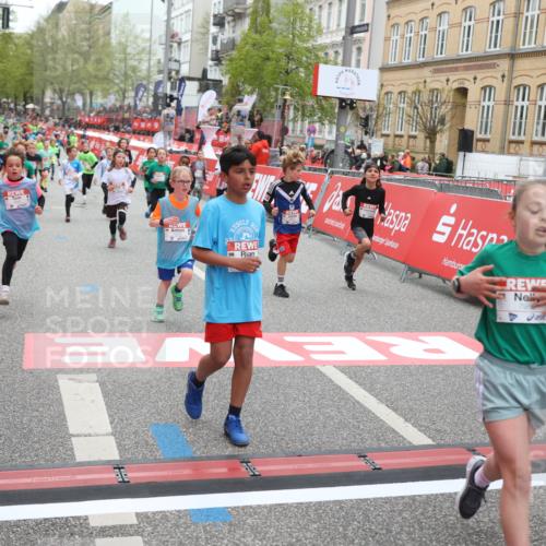 25.04.2026 - Das Zehntel Strokosch-Dieckow http://msf.ph/oto/9630616 25.04.2026 10:52:08 Ziel 5120, 5415, 5518, 5688, 5753, 5761, 6055, 6077, 6124, 6659, 6691, 6712, 6917, 6936, 6942, 6951, 6957, 7178, 7182, 7545, 7900, 7910, 7952, 7973, 8039 meine-sportfotos.de