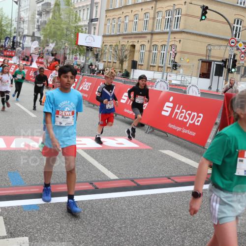 25.04.2026 - Das Zehntel Strokosch-Dieckow http://msf.ph/oto/9630668 25.04.2026 10:52:08 Ziel 5120, 5415, 5518, 5688, 5753, 5761, 6055, 6077, 6124, 6659, 6691, 6712, 6917, 6936, 6942, 6951, 6957, 7178, 7182, 7545, 7900, 7910, 7952, 7973, 8039 meine-sportfotos.de