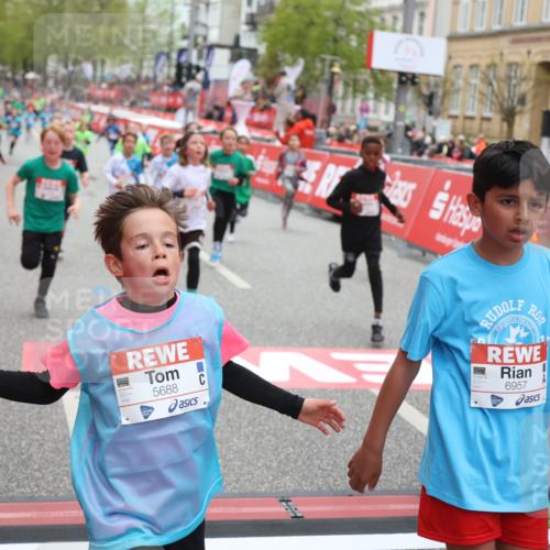 25.04.2026 - Das Zehntel Strokosch-Dieckow http://msf.ph/oto/9630696 25.04.2026 10:52:09 Ziel 5120, 5415, 5518, 5688, 5753, 5761, 6055, 6124, 6350, 6659, 6691, 6712, 6936, 6951, 6957, 7178, 7182, 7321, 7545, 7723, 7729, 7900, 7910, 7911, 7952, 7973, 8039 meine-sportfotos.de