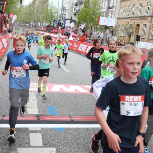 25.04.2026 - Das Zehntel Strokosch-Dieckow http://msf.ph/oto/9630796 25.04.2026 10:52:12 Ziel 5120, 5518, 5550, 5688, 5753, 6088, 6350, 6659, 6687, 6691, 6764, 6908, 6957, 7073, 7158, 7178, 7182, 7321, 7719, 7723, 7729, 7900, 7911, 7952, 7973 meine-sportfotos.de