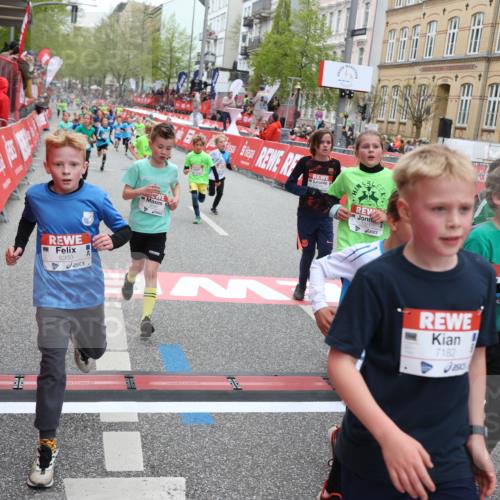25.04.2026 - Das Zehntel Strokosch-Dieckow http://msf.ph/oto/9630800 25.04.2026 10:52:12 Ziel 5120, 5518, 5550, 5688, 5753, 6088, 6350, 6659, 6687, 6691, 6764, 6908, 6957, 7073, 7158, 7178, 7182, 7321, 7719, 7723, 7729, 7900, 7911, 7952, 7973 meine-sportfotos.de