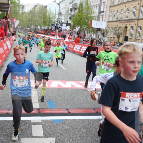 25.04.2026 - Das Zehntel Strokosch-Dieckow http://msf.ph/oto/9630805 25.04.2026 10:52:12 Ziel 5120, 5518, 5550, 5688, 5753, 6088, 6350, 6659, 6687, 6691, 6764, 6908, 6957, 7073, 7158, 7178, 7182, 7321, 7719, 7723, 7729, 7900, 7911, 7952, 7973 meine-sportfotos.de