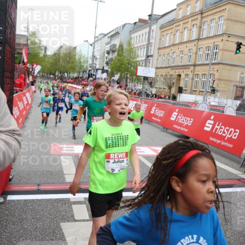 25.04.2026 - Das Zehntel Strokosch-Dieckow http://msf.ph/oto/9630877 25.04.2026 10:52:15 Ziel 5120, 5251, 5433, 5518, 5550, 5753, 5794, 5838, 6088, 6350, 6687, 6691, 6764, 6822, 6908, 7073, 7158, 7169, 7178, 7182, 7186, 7321, 7719, 7723, 7729, 7900, 7911, 7981 meine-sportfotos.de