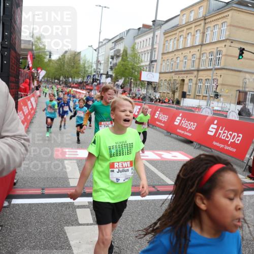 25.04.2026 - Das Zehntel Strokosch-Dieckow http://msf.ph/oto/9630882 25.04.2026 10:52:15 Ziel 5120, 5251, 5433, 5518, 5550, 5753, 5794, 5838, 6088, 6350, 6687, 6691, 6764, 6822, 6908, 7073, 7158, 7169, 7178, 7182, 7186, 7321, 7719, 7723, 7729, 7900, 7911, 7981 meine-sportfotos.de
