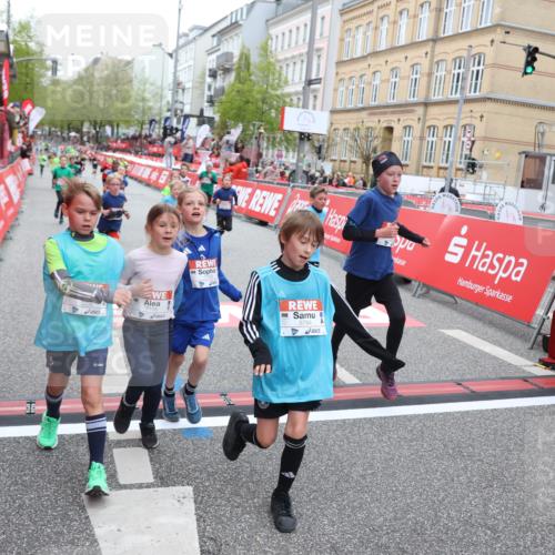 25.04.2026 - Das Zehntel Strokosch-Dieckow http://msf.ph/oto/9630936 25.04.2026 10:52:17 Ziel 5251, 5362, 5379, 5396, 5433, 5550, 5794, 5838, 6088, 6350, 6532, 6687, 6764, 6822, 6856, 6908, 7073, 7158, 7169, 7186, 7321, 7719, 7723, 7729, 7911, 7981 meine-sportfotos.de