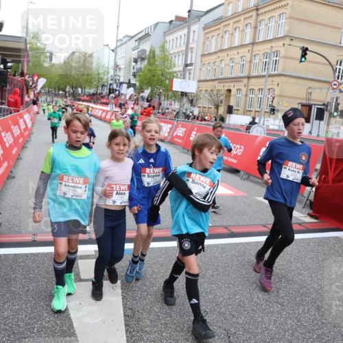 25.04.2026 - Das Zehntel Strokosch-Dieckow http://msf.ph/oto/9630952 25.04.2026 10:52:17 Ziel 5251, 5362, 5379, 5396, 5433, 5550, 5794, 5838, 6088, 6350, 6532, 6687, 6764, 6822, 6856, 6908, 7073, 7158, 7169, 7186, 7321, 7719, 7723, 7729, 7911, 7981 meine-sportfotos.de