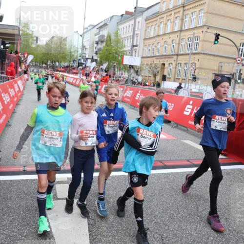 25.04.2026 - Das Zehntel Strokosch-Dieckow http://msf.ph/oto/9630958 25.04.2026 10:52:17 Ziel 5251, 5362, 5379, 5396, 5433, 5550, 5794, 5838, 6088, 6350, 6532, 6687, 6764, 6822, 6856, 6908, 7073, 7158, 7169, 7186, 7321, 7719, 7723, 7729, 7911, 7981 meine-sportfotos.de