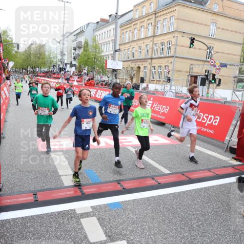 25.04.2026 - Das Zehntel Strokosch-Dieckow http://msf.ph/oto/9630964 25.04.2026 10:52:20 Ziel 5251, 5362, 5379, 5396, 5433, 5794, 5838, 6139, 6358, 6532, 6550, 6822, 6856, 6908, 7126, 7136, 7169, 7186, 7590, 7719, 7909, 7946, 7981 meine-sportfotos.de