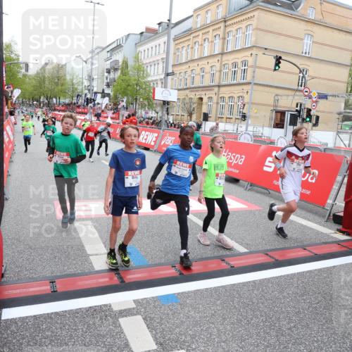 25.04.2026 - Das Zehntel Strokosch-Dieckow http://msf.ph/oto/9630973 25.04.2026 10:52:20 Ziel 5251, 5362, 5379, 5396, 5433, 5794, 5838, 6139, 6358, 6532, 6550, 6822, 6856, 6908, 7126, 7136, 7169, 7186, 7590, 7719, 7909, 7946, 7981 meine-sportfotos.de