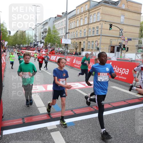 25.04.2026 - Das Zehntel Strokosch-Dieckow http://msf.ph/oto/9630989 25.04.2026 10:52:20 Ziel 5251, 5362, 5379, 5396, 5433, 5794, 5838, 6139, 6358, 6532, 6550, 6822, 6856, 6908, 7126, 7136, 7169, 7186, 7590, 7719, 7909, 7946, 7981 meine-sportfotos.de