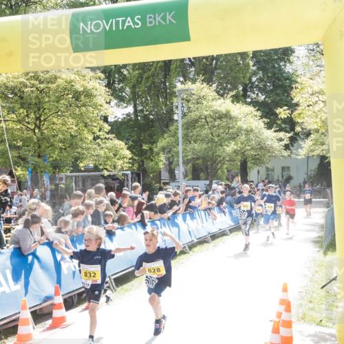09.05.2026 - Störlauf H.Heesch http://msf.ph/oto/9672220 09.05.2026 14:13:11 Ziel 832, 828 meine-sportfotos.de
