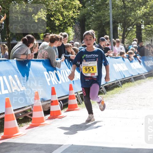 09.05.2026 - Störlauf H.Heesch http://msf.ph/oto/9673674 09.05.2026 14:15:33 Ziel 1950, 951 meine-sportfotos.de