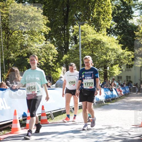 09.05.2026 - Störlauf H.Heesch http://msf.ph/oto/9677375 09.05.2026 16:05:16 Ziel 1854, 1792, 1777 meine-sportfotos.de
