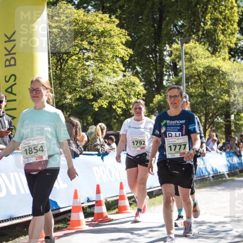 09.05.2026 - Störlauf H.Heesch http://msf.ph/oto/9677381 09.05.2026 16:05:17 Ziel 1854, 1792, 1777 meine-sportfotos.de