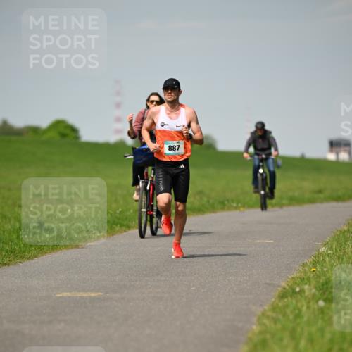 10.05.2026 - 8. Wedeler Halbmarathon Dr. Thomas Lammeyer http://msf.ph/oto/9690792 10.05.2026 11:08:00 Laufen 887 meine-sportfotos.de