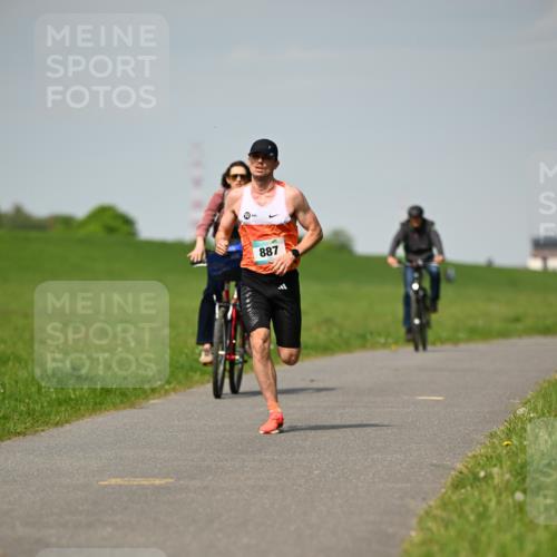 10.05.2026 - 8. Wedeler Halbmarathon Dr. Thomas Lammeyer http://msf.ph/oto/9690797 10.05.2026 11:08:01 Laufen 887 meine-sportfotos.de