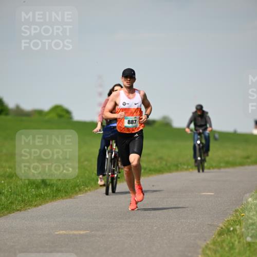 10.05.2026 - 8. Wedeler Halbmarathon Dr. Thomas Lammeyer http://msf.ph/oto/9690799 10.05.2026 11:08:01 Laufen 887 meine-sportfotos.de