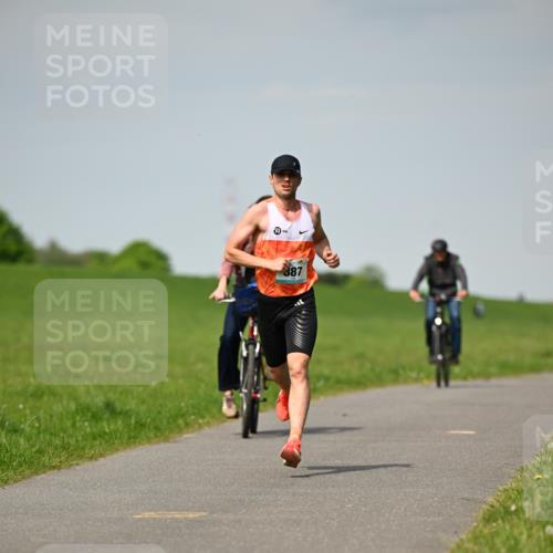 10.05.2026 - 8. Wedeler Halbmarathon Dr. Thomas Lammeyer http://msf.ph/oto/9690800 10.05.2026 11:08:01 Laufen  meine-sportfotos.de
