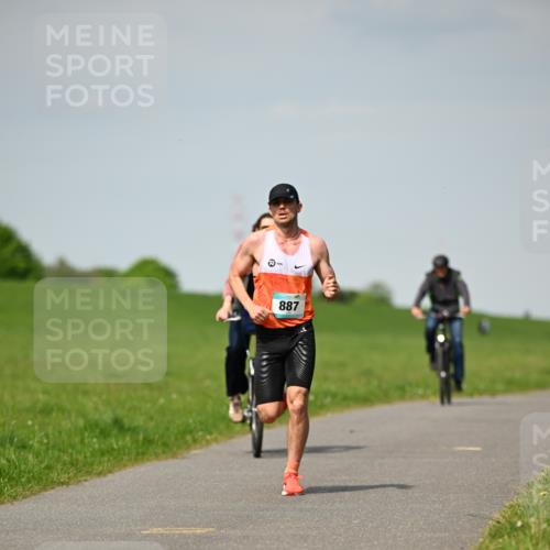 10.05.2026 - 8. Wedeler Halbmarathon Dr. Thomas Lammeyer http://msf.ph/oto/9690803 10.05.2026 11:08:01 Laufen 887 meine-sportfotos.de