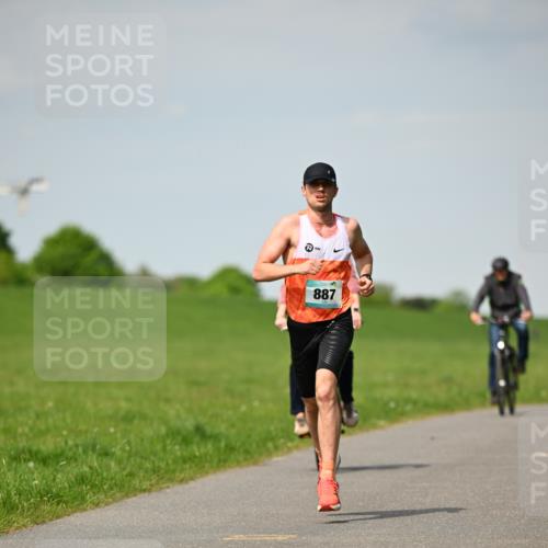 10.05.2026 - 8. Wedeler Halbmarathon Dr. Thomas Lammeyer http://msf.ph/oto/9690811 10.05.2026 11:08:02 Laufen 887 meine-sportfotos.de