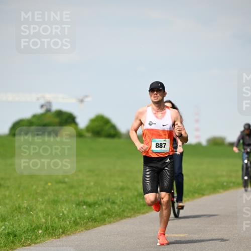 10.05.2026 - 8. Wedeler Halbmarathon Dr. Thomas Lammeyer http://msf.ph/oto/9690832 10.05.2026 11:08:03 Laufen 887 meine-sportfotos.de