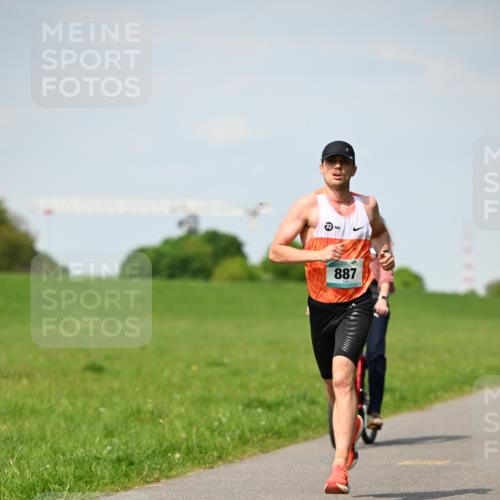 10.05.2026 - 8. Wedeler Halbmarathon Dr. Thomas Lammeyer http://msf.ph/oto/9690839 10.05.2026 11:08:03 Laufen 887 meine-sportfotos.de