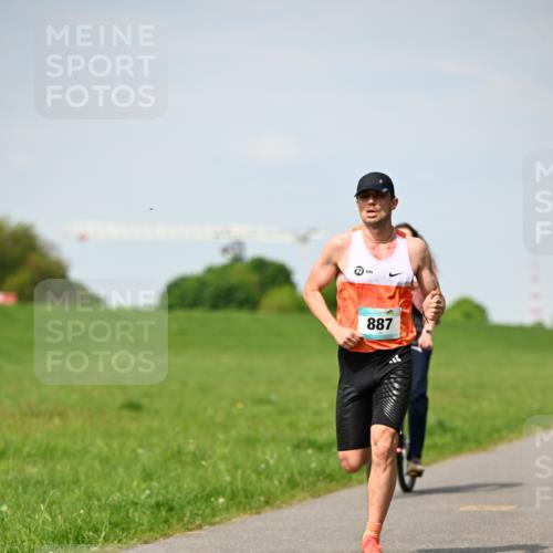 10.05.2026 - 8. Wedeler Halbmarathon Dr. Thomas Lammeyer http://msf.ph/oto/9690841 10.05.2026 11:08:03 Laufen 887 meine-sportfotos.de