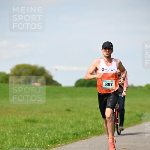10.05.2026 - 8. Wedeler Halbmarathon Dr. Thomas Lammeyer http://msf.ph/oto/9690848 10.05.2026 11:08:04 Laufen 887 meine-sportfotos.de