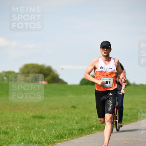10.05.2026 - 8. Wedeler Halbmarathon Dr. Thomas Lammeyer http://msf.ph/oto/9690852 10.05.2026 11:08:04 Laufen  meine-sportfotos.de