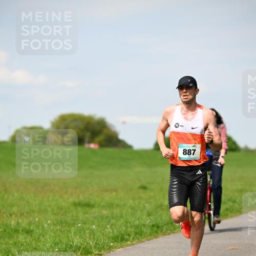 10.05.2026 - 8. Wedeler Halbmarathon Dr. Thomas Lammeyer http://msf.ph/oto/9690854 10.05.2026 11:08:04 Laufen 887 meine-sportfotos.de