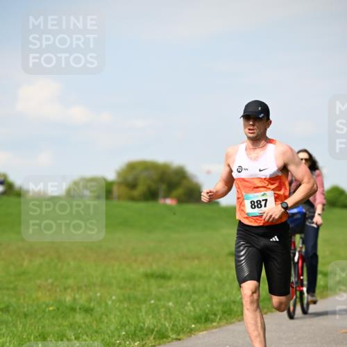 10.05.2026 - 8. Wedeler Halbmarathon Dr. Thomas Lammeyer http://msf.ph/oto/9690859 10.05.2026 11:08:04 Laufen 887 meine-sportfotos.de