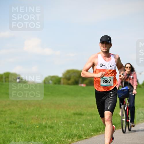 10.05.2026 - 8. Wedeler Halbmarathon Dr. Thomas Lammeyer http://msf.ph/oto/9690863 10.05.2026 11:08:05 Laufen 887 meine-sportfotos.de