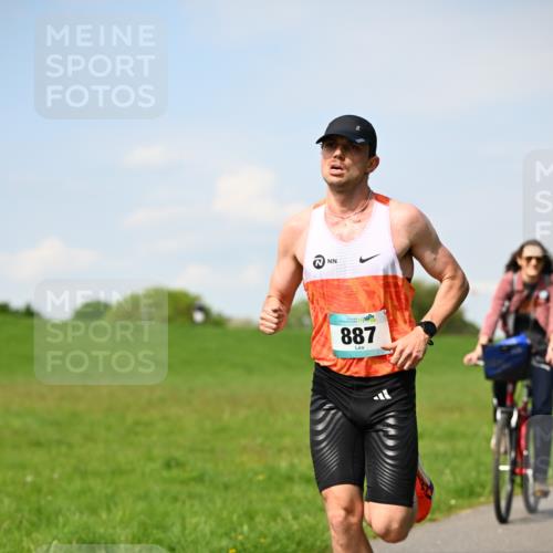 10.05.2026 - 8. Wedeler Halbmarathon Dr. Thomas Lammeyer http://msf.ph/oto/9690873 10.05.2026 11:08:05 Laufen 887 meine-sportfotos.de