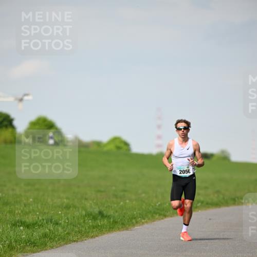 10.05.2026 - 8. Wedeler Halbmarathon Dr. Thomas Lammeyer http://msf.ph/oto/9690889 10.05.2026 11:10:00 Laufen 2056 meine-sportfotos.de