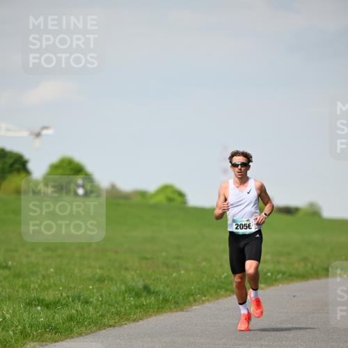 10.05.2026 - 8. Wedeler Halbmarathon Dr. Thomas Lammeyer http://msf.ph/oto/9690895 10.05.2026 11:10:01 Laufen 2056 meine-sportfotos.de