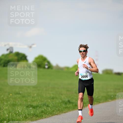 10.05.2026 - 8. Wedeler Halbmarathon Dr. Thomas Lammeyer http://msf.ph/oto/9690915 10.05.2026 11:10:02 Laufen 2056 meine-sportfotos.de