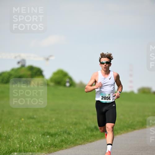 10.05.2026 - 8. Wedeler Halbmarathon Dr. Thomas Lammeyer http://msf.ph/oto/9690922 10.05.2026 11:10:02 Laufen 2056 meine-sportfotos.de