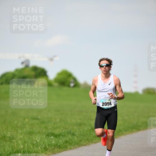 10.05.2026 - 8. Wedeler Halbmarathon Dr. Thomas Lammeyer http://msf.ph/oto/9690924 10.05.2026 11:10:02 Laufen 2056 meine-sportfotos.de