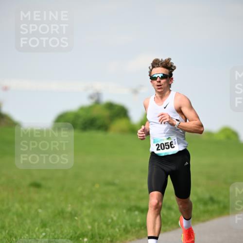 10.05.2026 - 8. Wedeler Halbmarathon Dr. Thomas Lammeyer http://msf.ph/oto/9690938 10.05.2026 11:10:03 Laufen 2056 meine-sportfotos.de