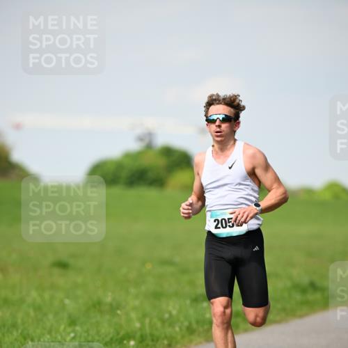 10.05.2026 - 8. Wedeler Halbmarathon Dr. Thomas Lammeyer http://msf.ph/oto/9690942 10.05.2026 11:10:03 Laufen 2050 meine-sportfotos.de
