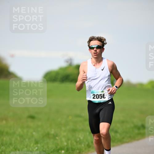 10.05.2026 - 8. Wedeler Halbmarathon Dr. Thomas Lammeyer http://msf.ph/oto/9690944 10.05.2026 11:10:03 Laufen 2056 meine-sportfotos.de