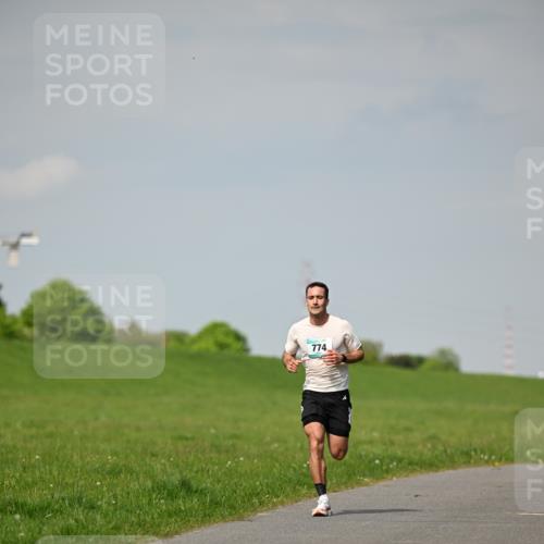 10.05.2026 - 8. Wedeler Halbmarathon Dr. Thomas Lammeyer http://msf.ph/oto/9690961 10.05.2026 11:11:17 Laufen 774 meine-sportfotos.de