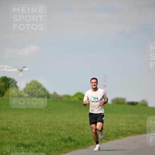 10.05.2026 - 8. Wedeler Halbmarathon Dr. Thomas Lammeyer http://msf.ph/oto/9690974 10.05.2026 11:11:17 Laufen 774 meine-sportfotos.de