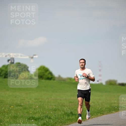 10.05.2026 - 8. Wedeler Halbmarathon Dr. Thomas Lammeyer http://msf.ph/oto/9690985 10.05.2026 11:11:18 Laufen 774 meine-sportfotos.de