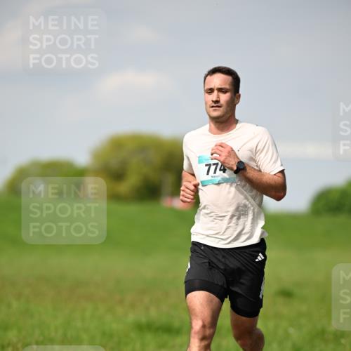 10.05.2026 - 8. Wedeler Halbmarathon Dr. Thomas Lammeyer http://msf.ph/oto/9691047 10.05.2026 11:11:21 Laufen 774 meine-sportfotos.de