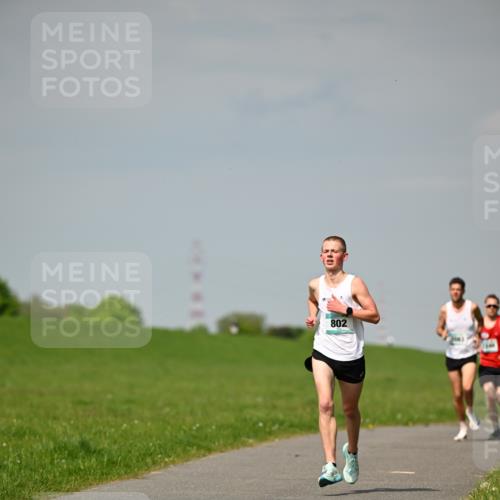 10.05.2026 - 8. Wedeler Halbmarathon Dr. Thomas Lammeyer http://msf.ph/oto/9691050 10.05.2026 11:11:47 Laufen 802 meine-sportfotos.de