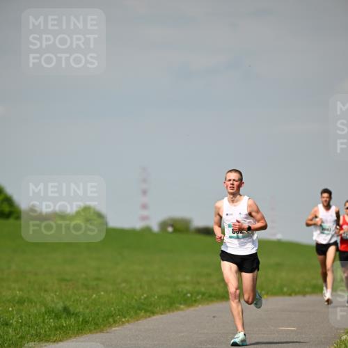 10.05.2026 - 8. Wedeler Halbmarathon Dr. Thomas Lammeyer http://msf.ph/oto/9691052 10.05.2026 11:11:47 Laufen  meine-sportfotos.de