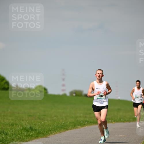 10.05.2026 - 8. Wedeler Halbmarathon Dr. Thomas Lammeyer http://msf.ph/oto/9691055 10.05.2026 11:11:47 Laufen 802 meine-sportfotos.de